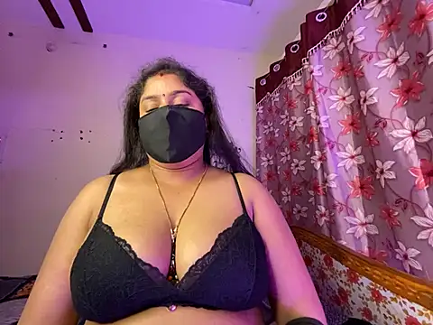 LouleyRanii live sex cam