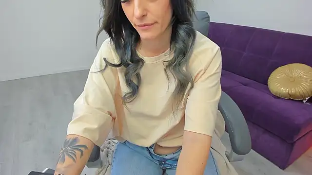 Arya_Anna's cam snapshot