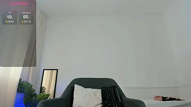 ReneeVoss's cam snapshot