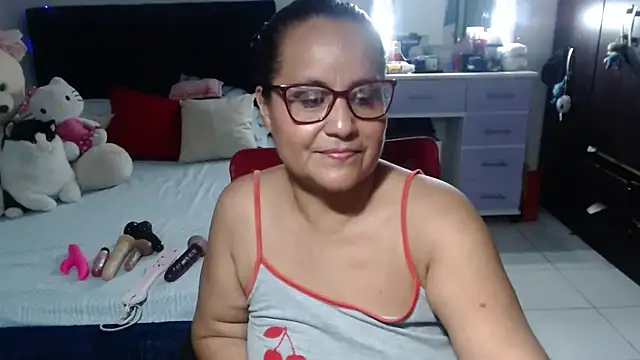 pervert_mommy_'s cam snapshot