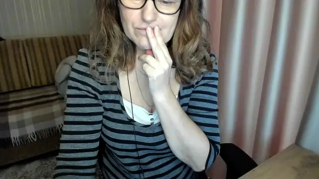 lauraoven's cam snapshot