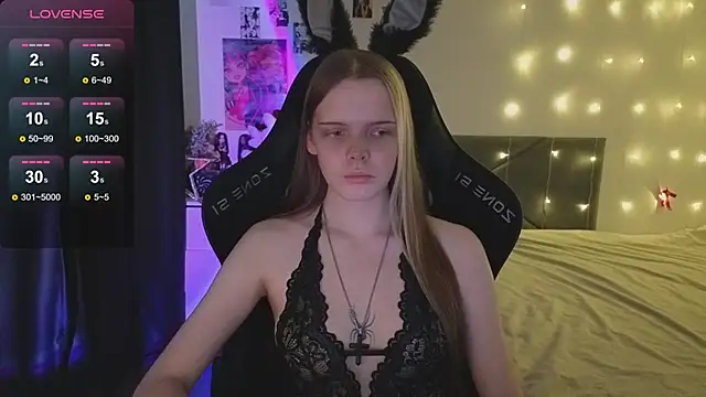 Luna_Navy's cam snapshot