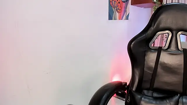 KateLowe_'s cam snapshot