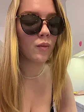 Little_Forest_ELF's cam snapshot