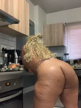 CurvyDesire1's cam snapshot