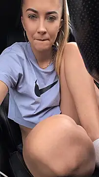 Risky_julia2330's cam snapshot