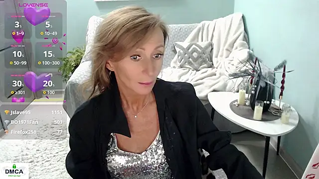 HornyMilf_777 live sex cam