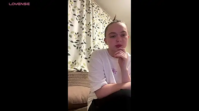 ShyBabySoul's cam snapshot