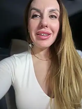 MilfNextDoor20's cam snapshot