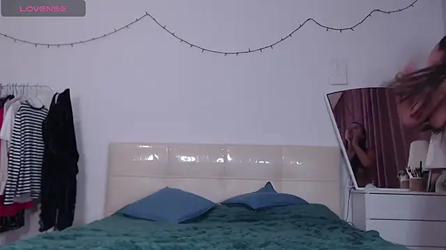 MiraMiss's cam snapshot