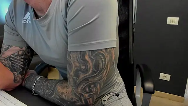 AronGrant live sex cam