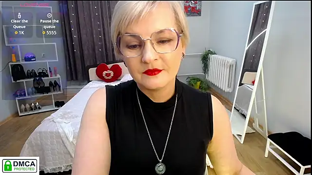 BlondeBrilliant7's cam snapshot