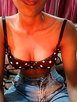 Its_me_Skyy's cam snapshot