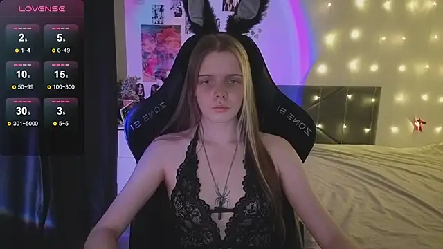 Luna_Navy's cam snapshot