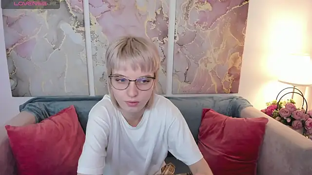 Madelaineses live sex cam