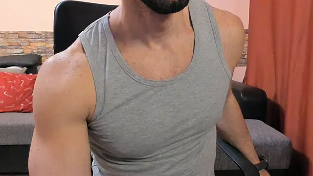 HotHunkTrainer live sex cam