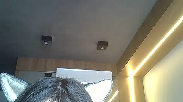 SkinnyKitten live sex cam