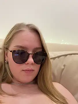 Little_Forest_ELF's cam snapshot