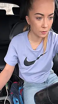 Risky_julia2330's cam snapshot