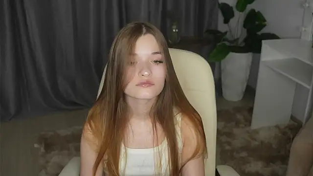 EmmalineKearl's cam snapshot