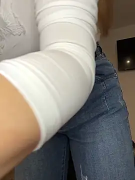 didihairypussy's cam snapshot