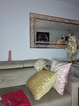 karla-bruni's cam snapshot