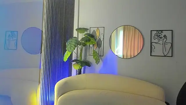 KaylaLuxx_'s cam snapshot