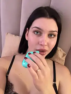 KikiWatson's cam snapshot