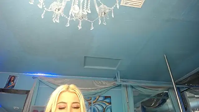 ADRIANNA_FOX's cam snapshot