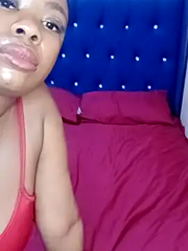 Luciouslips00 live sex cam