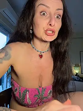 AnnaMaria- live sex cam