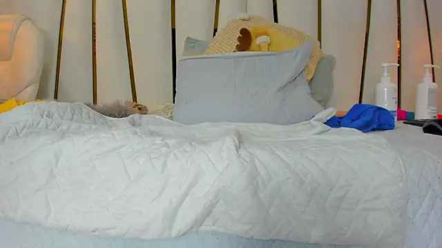 violet_gray_'s cam snapshot