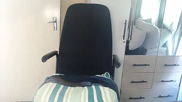 Foxybrownxx1's cam snapshot