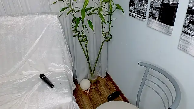 Little__Lunaa's cam snapshot