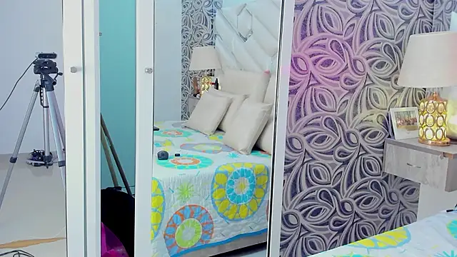 Leslie_Bussh_'s cam snapshot