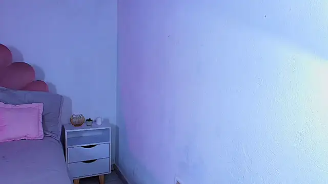 MiaColucci18's cam snapshot