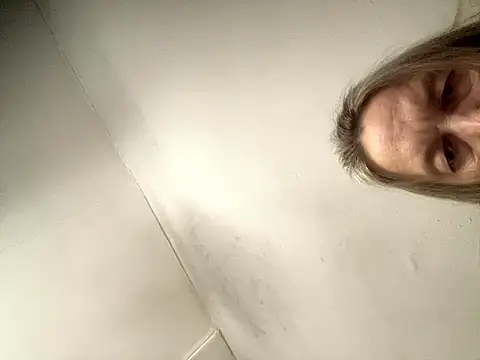 Suzanele's cam snapshot