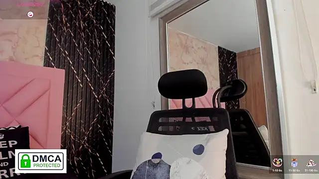 maia_bianchi's cam snapshot