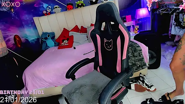 Nella_Dolls live sex cam