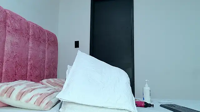 kendal_rossi's cam snapshot