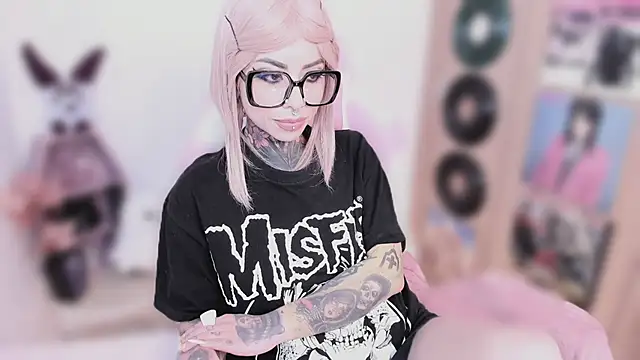 NikkiRamone live sex cam