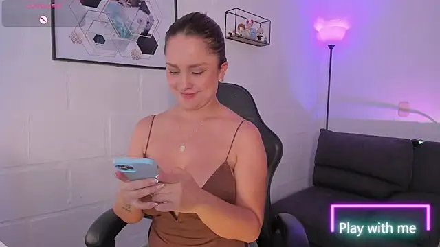 Alyson_Conner's cam snapshot