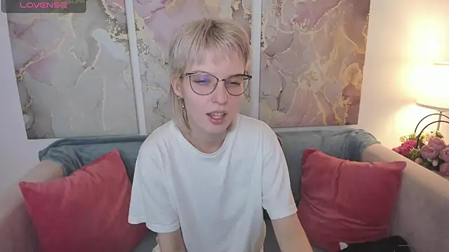 Madelaineses's cam snapshot