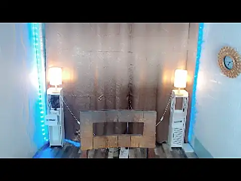 LauraSoHot live sex cam