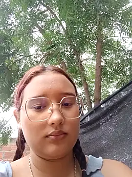 young_dairy01's cam snapshot