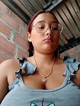 young_dairy01's cam snapshot