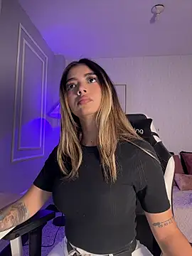 HoneyMollyX's cam snapshot