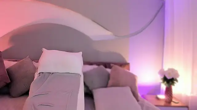 Nicolle_W's cam snapshot