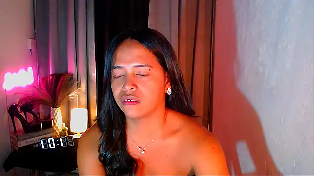 Lorainnelustts live sex cam