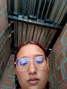 young_dairy01's cam snapshot